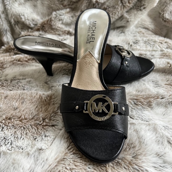 NWOT Michael Kors Low Heels in black and silver MK monogram - Picture 3 of 6